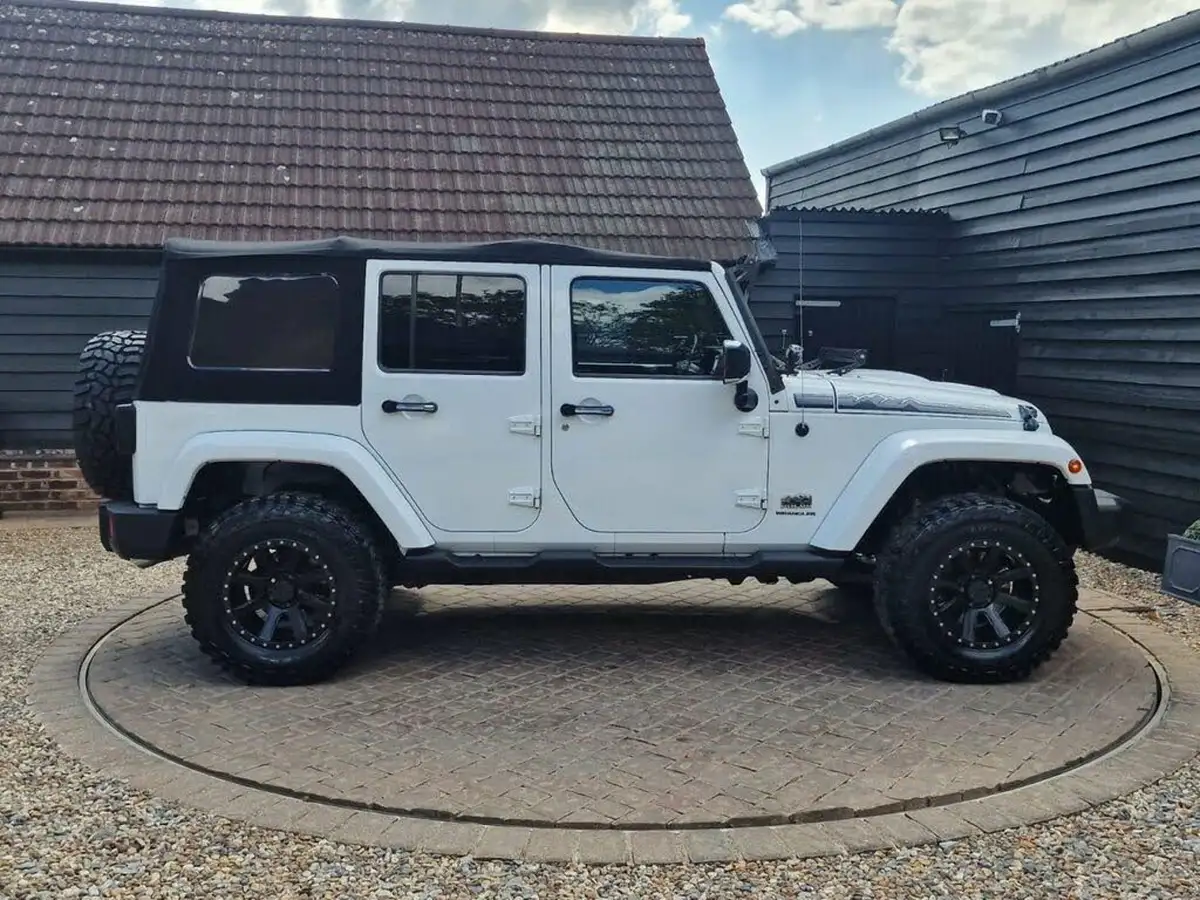 2014-jeep-wrangler-28crd-overland-unlimited-5d-big-32