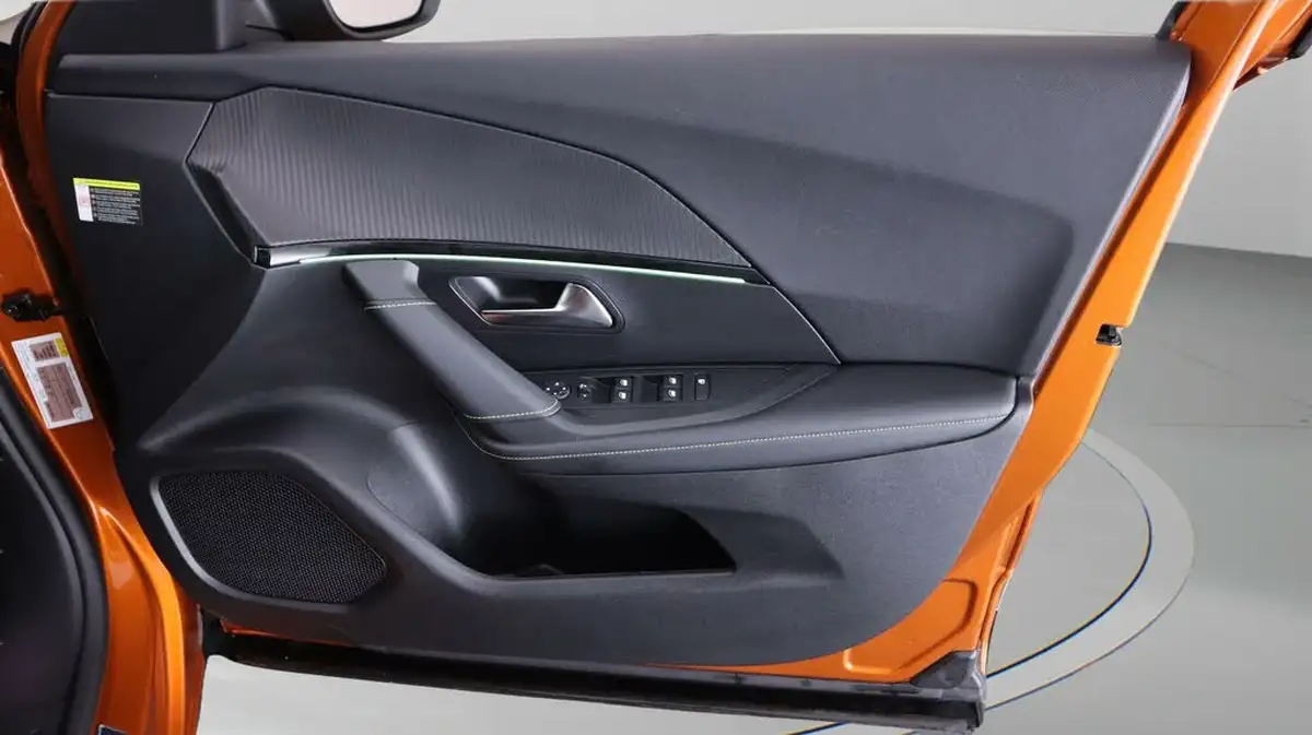 2022-peugeot-2008-suv-12-puretech-gt-big-15