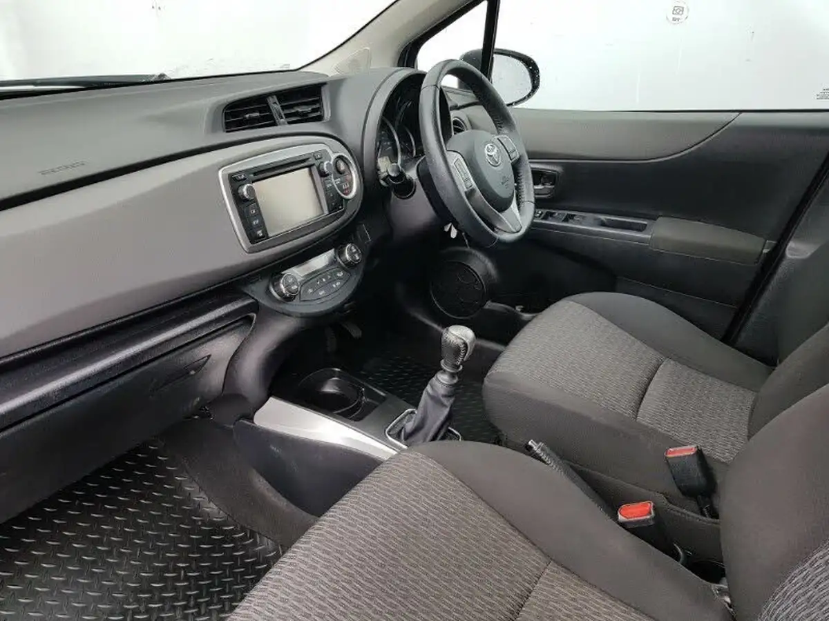 2014-toyota-yaris-133-icon-smart-pack-big-4