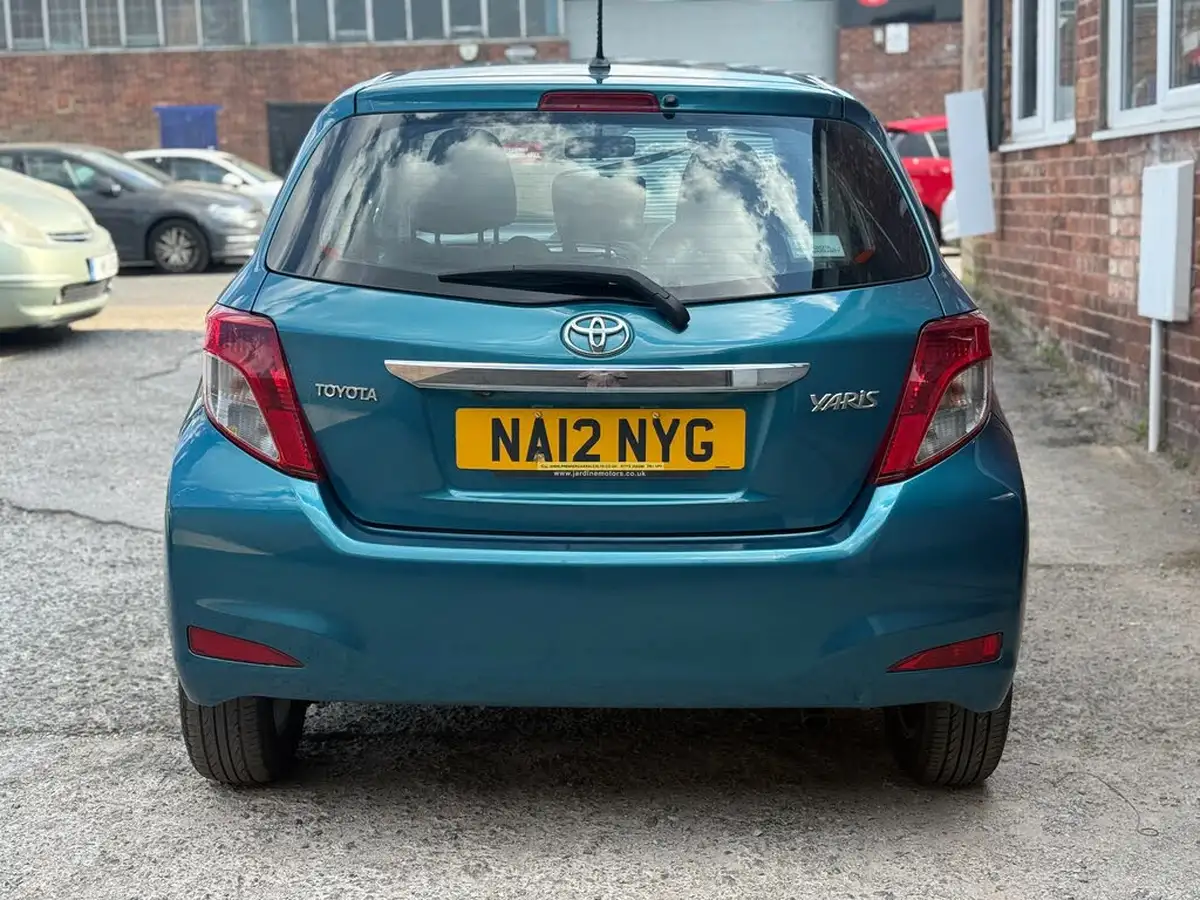 2012-toyota-yaris-133-tr-vvt-i-5d-big-7