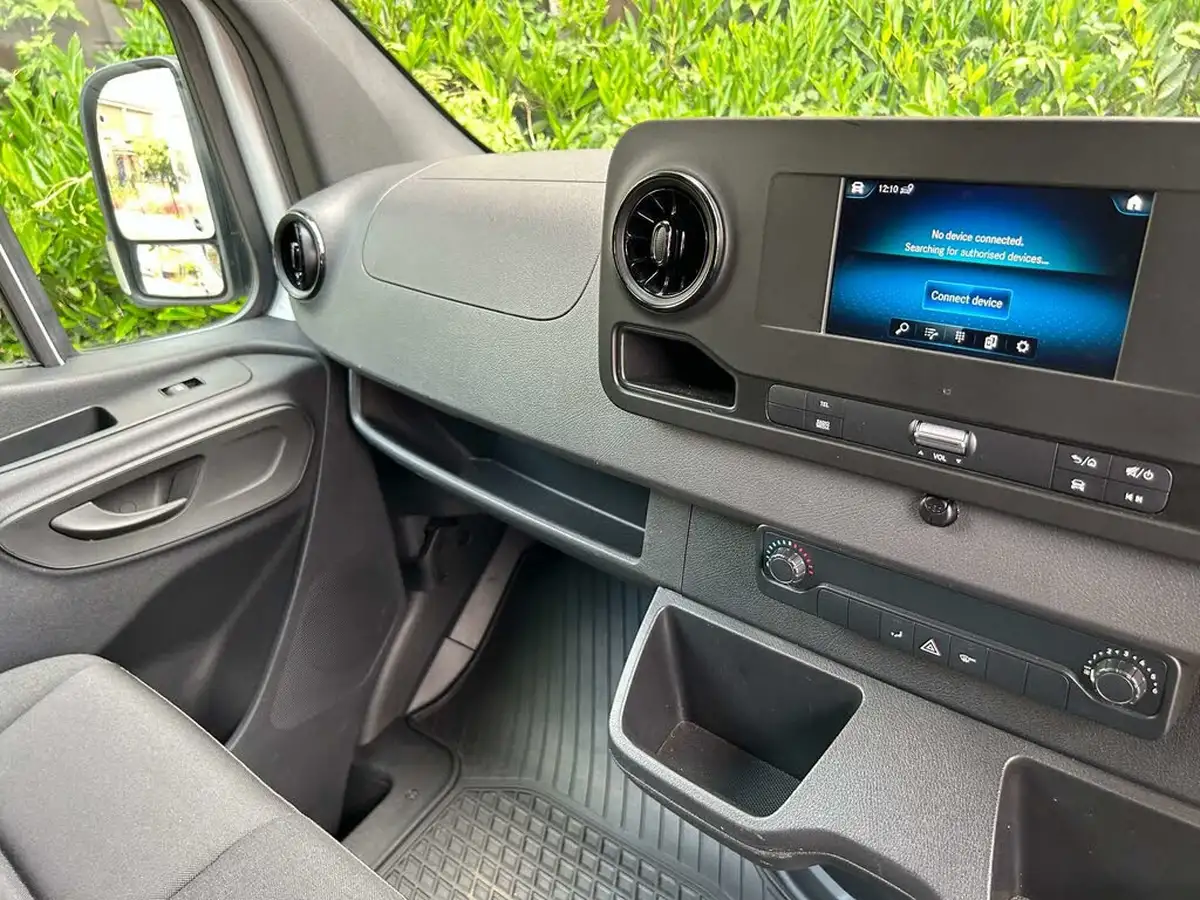2023-mercedes-benz-sprinter-big-11