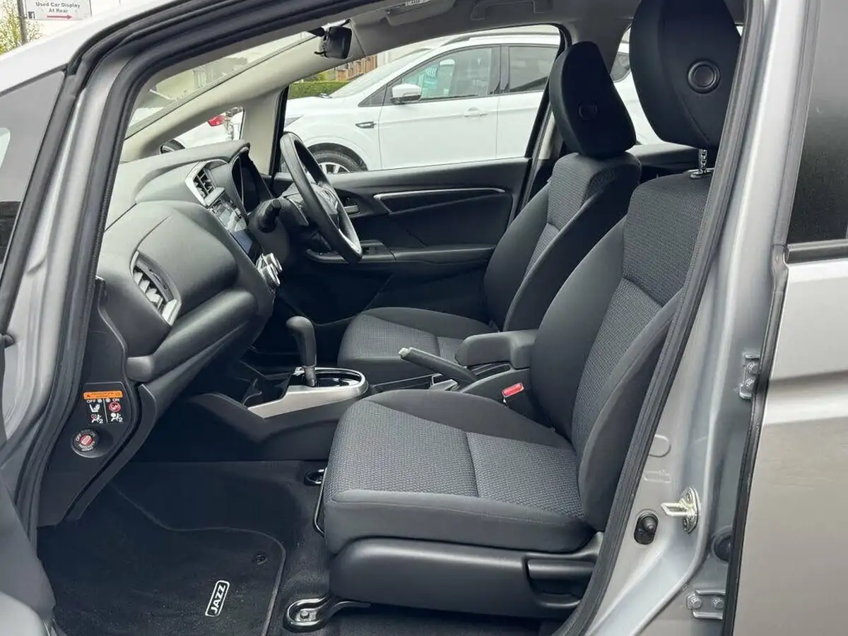 2018-honda-jazz-13-i-vtec-se-cvt-big-20