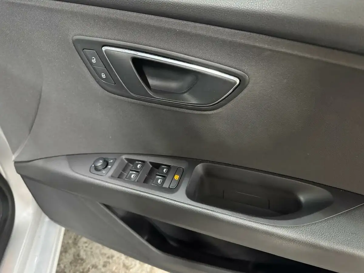 2013-seat-leon-20td-se-big-35