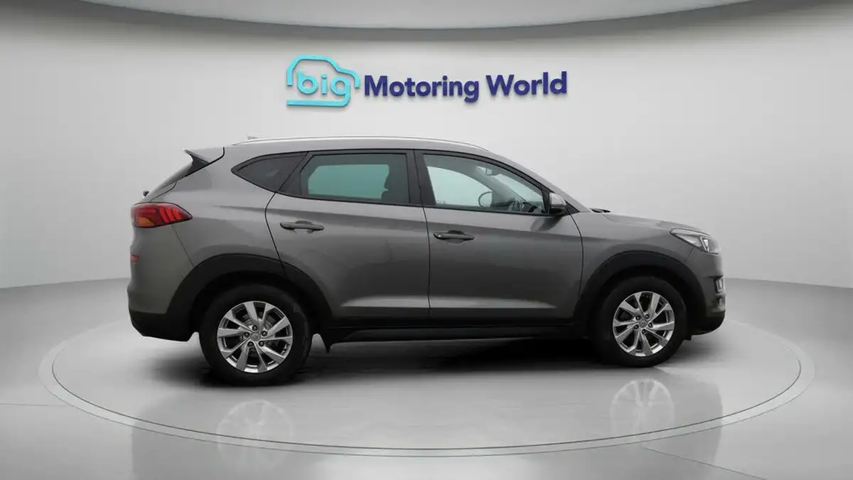 2019-hyundai-tucson-16-t-gdi-se-nav-dct-big-8