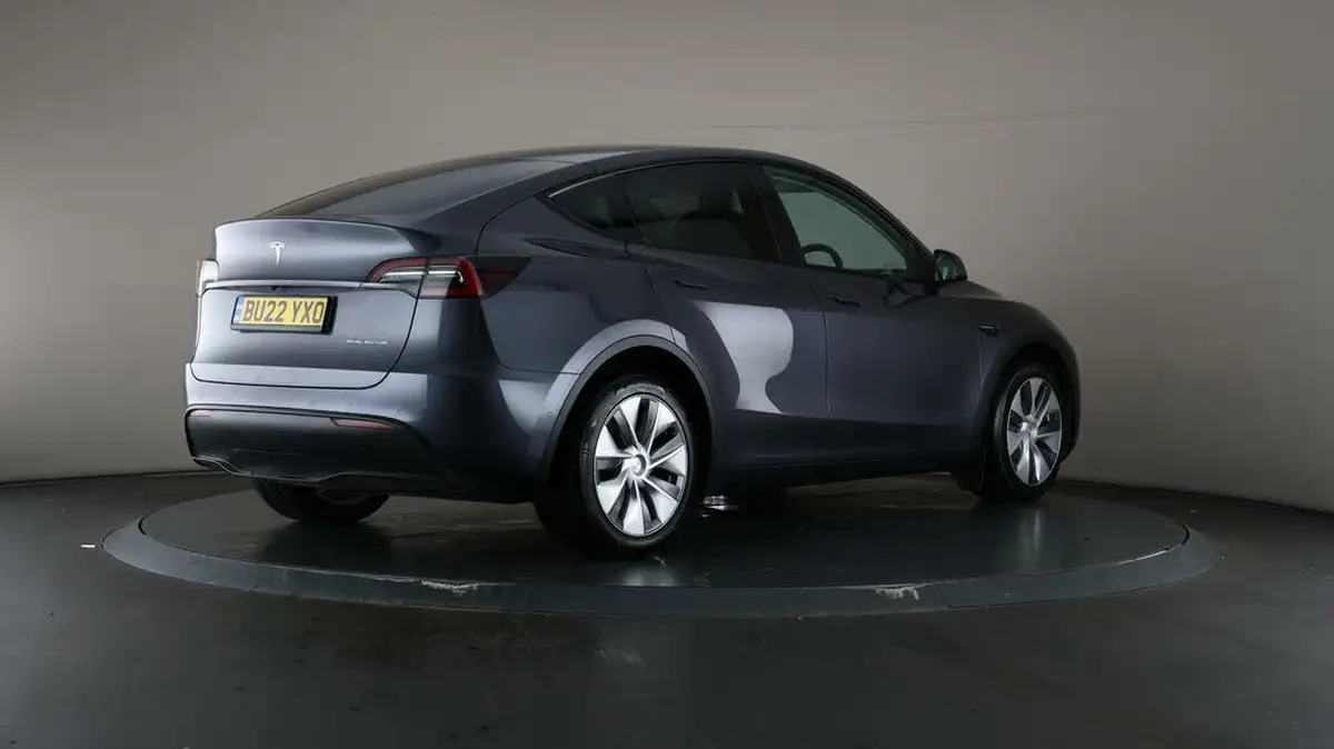 2022-tesla-model-y-e-long-range-big-59