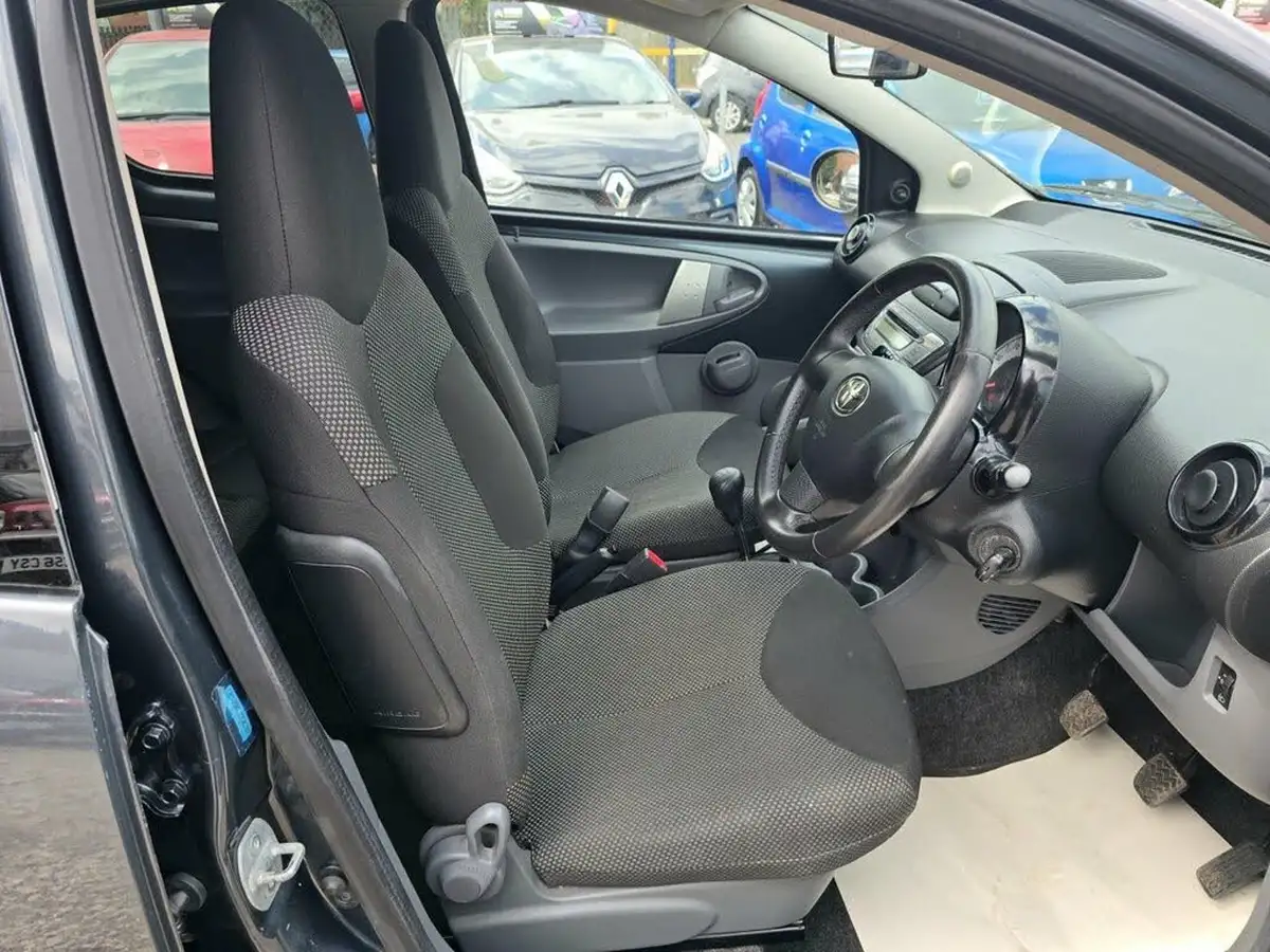 2011-toyota-aygo-10-aygo-go-vvt-i-5d-big-15