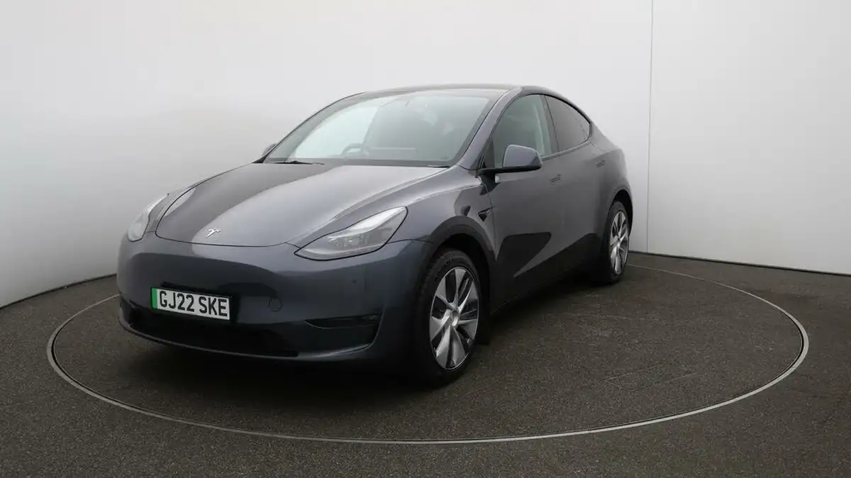 2022-tesla-model-y-e-long-range-big-37