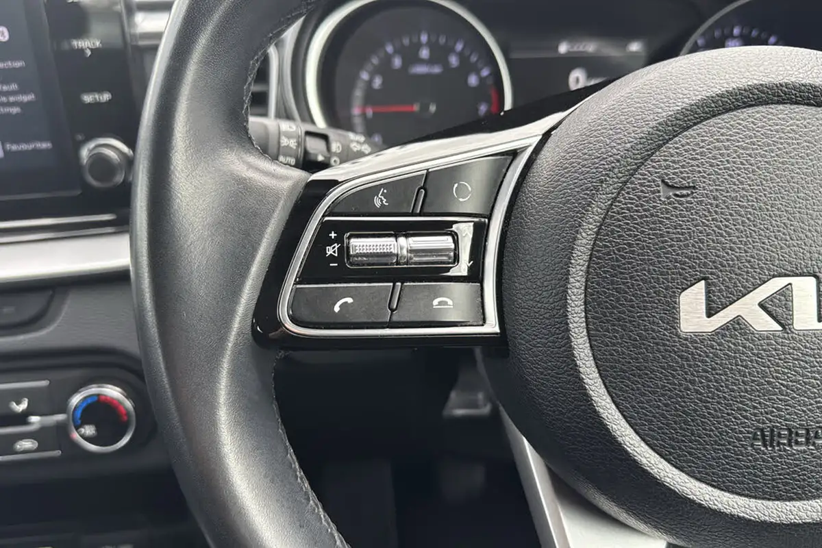 2022-kia-xceed-10-t-gdi-2-big-16