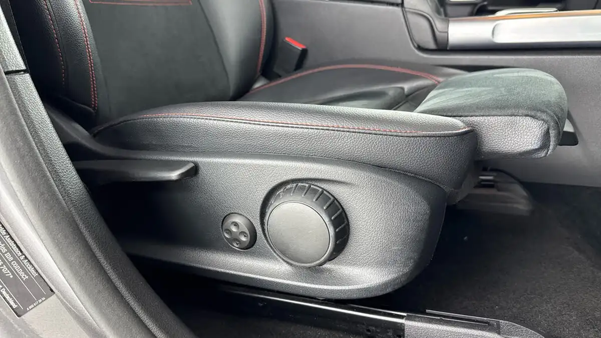 2022-mercedes-benz-eqb-e-eqb-300-amg-line-big-28