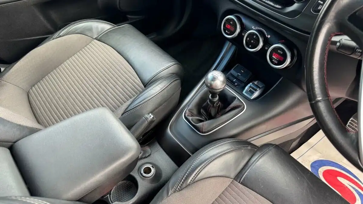 2014-alfa-romeo-giulietta-14-exclusive-big-33