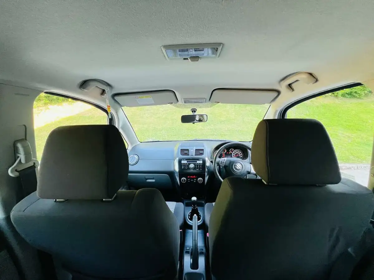 2011-suzuki-sx4-16-sz5-big-47