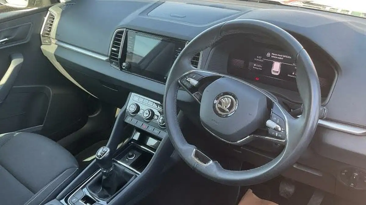 2023-skoda-karoq-15-tsi-se-drive-big-5