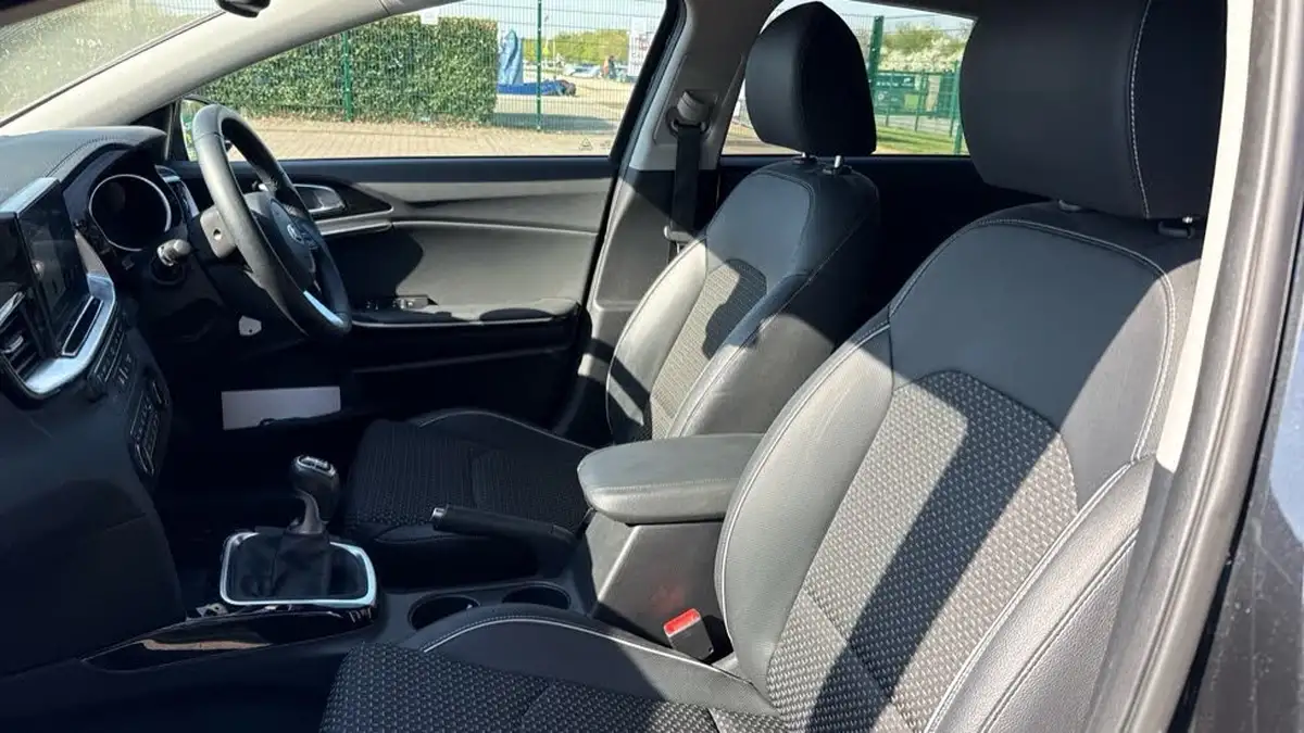 2019-kia-ceed-14-t-gdi-3-hatchback-big-19