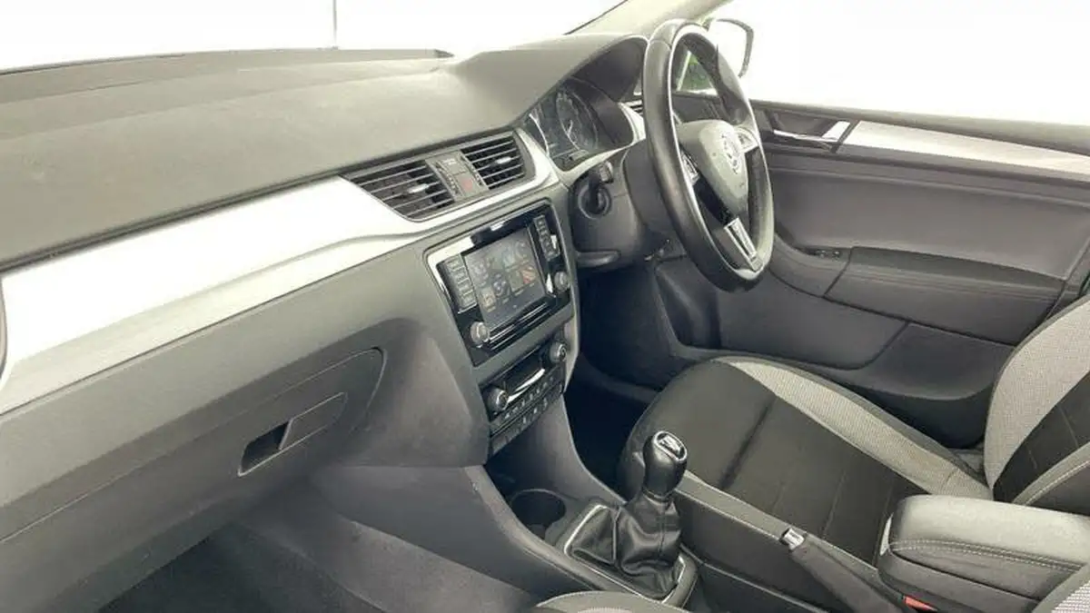 2018-skoda-rapid-spaceback-10-tsi-se-tech-109ps-big-1