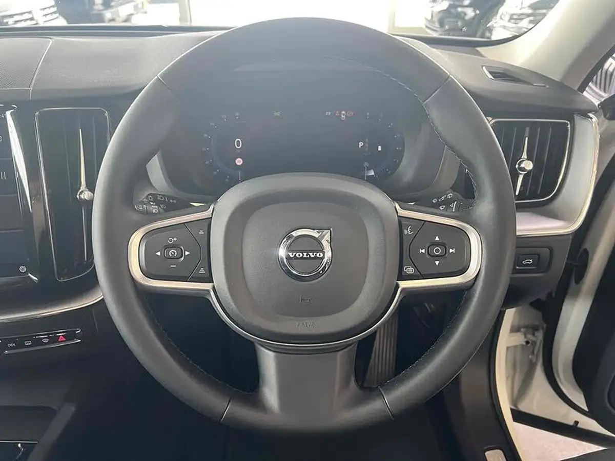 2021-volvo-xc60-20-b5-momentum-big-20