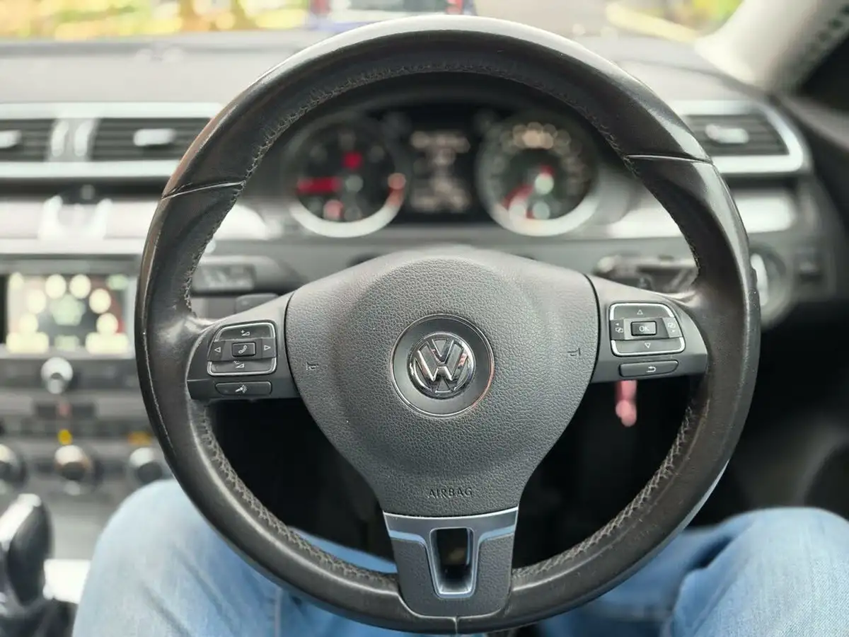 2014-volkswagen-passat-20tdi-executive-140ps-ss-estate-5d-dsg-big-35