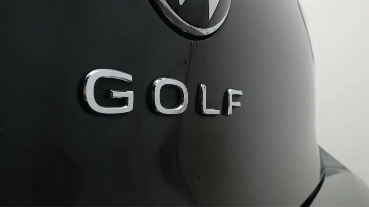 2021-volkswagen-golf-15-tsi-style-150ps-hatchback-big-21