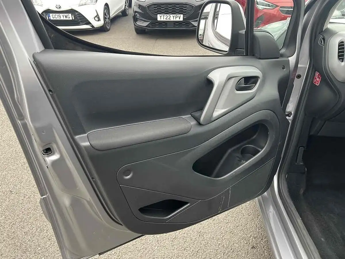 2018-peugeot-partner-big-19