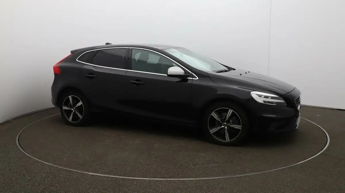 2019-volvo-v40-20-t2-r-design-edition-big-45
