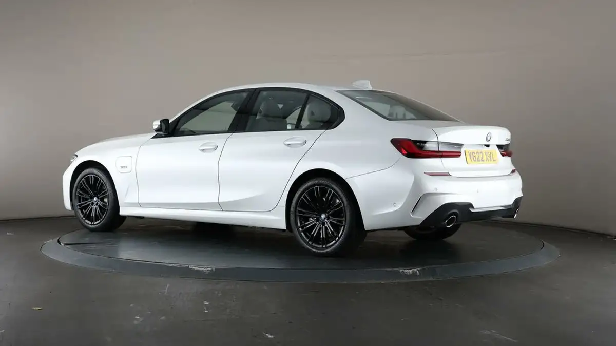 2022-bmw-3-series-20-330e-m-sport-pro-pack-saloon-4d-big-74