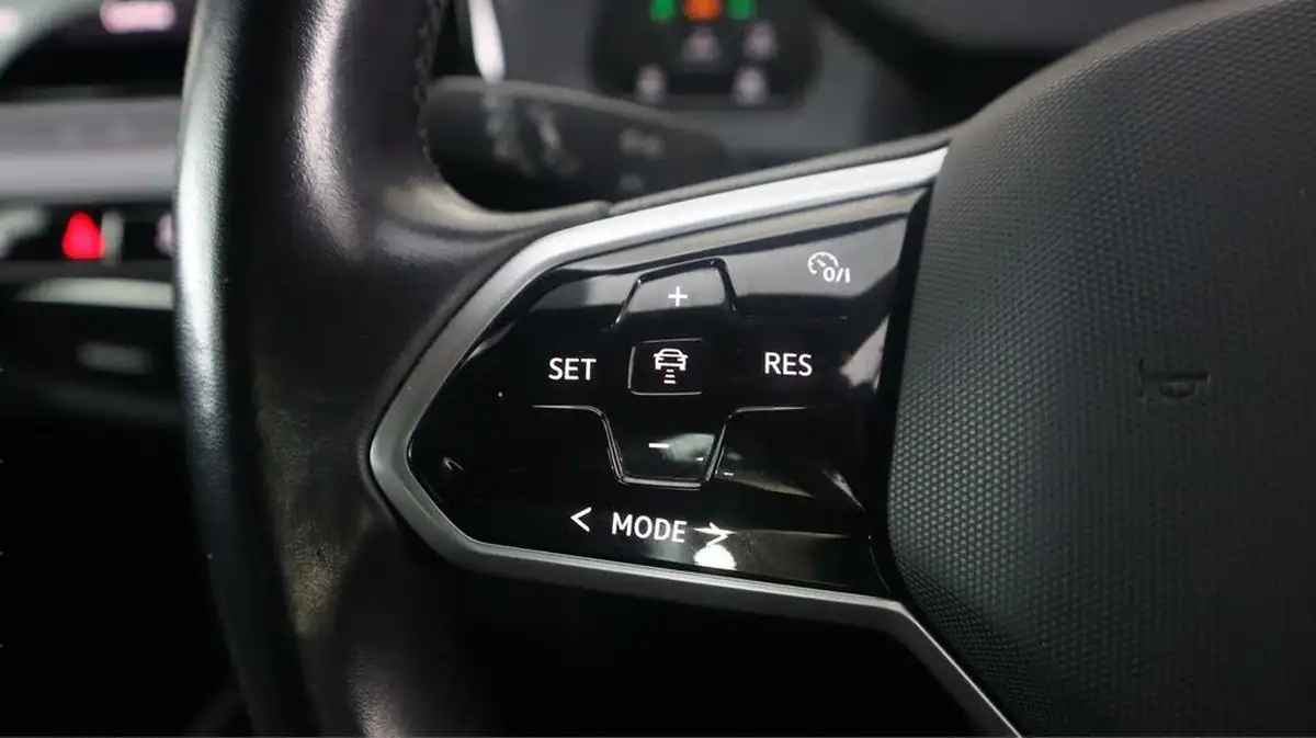 2020-volkswagen-id3-e-life-big-21