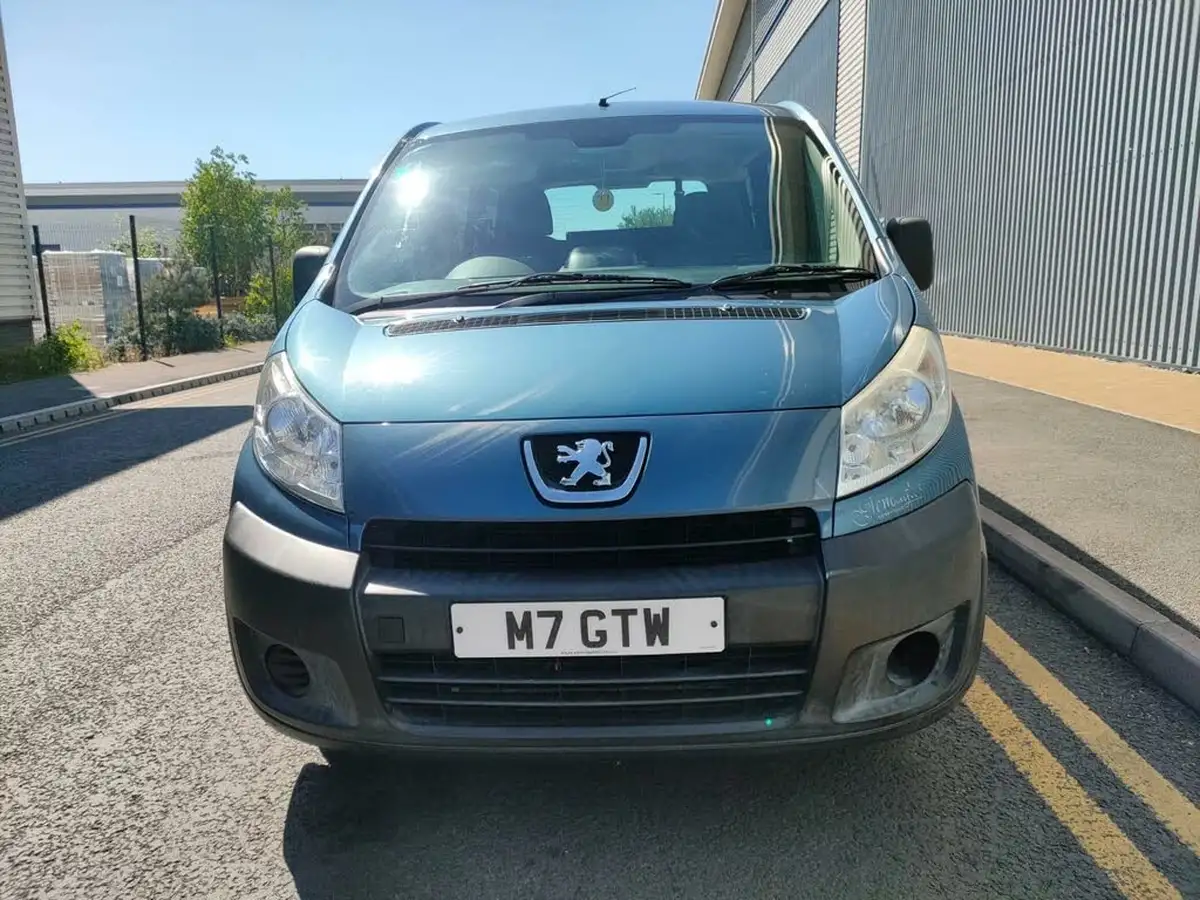 2011-peugeot-expert-tepee-16td-tepee-comfort-l2-big-1