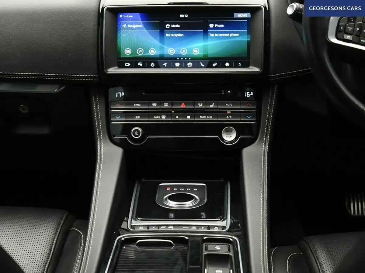 2019-jaguar-f-pace-20-i4d-chequered-flag-180ps-big-40