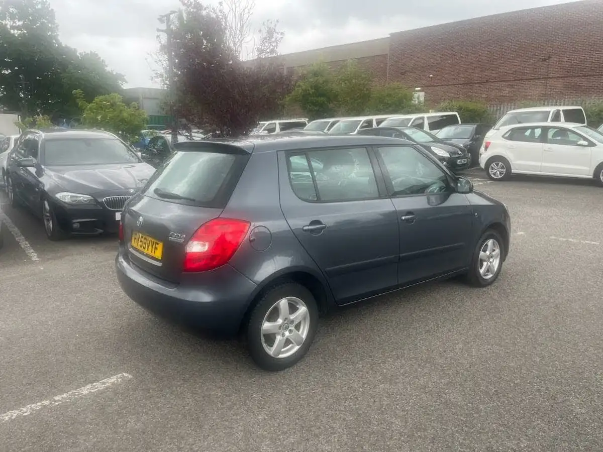 2009-skoda-fabia-14td-greenline-hatchback-big-8