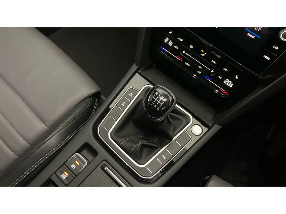 2022-volkswagen-passat-15-tsi-r-line-saloon-4d-big-13