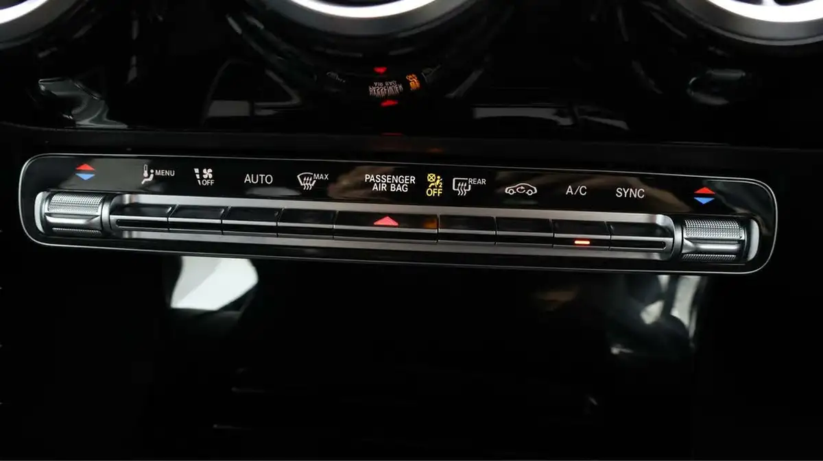 2022-mercedes-benz-a-class-13-a180-amg-line-premium-edition-saloon-4d-7g-dct-big-11