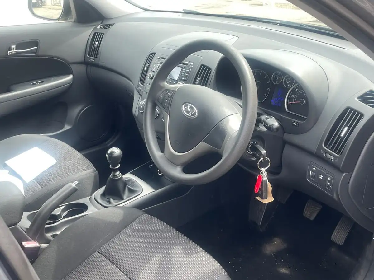 2009-hyundai-i30-comfort-big-11