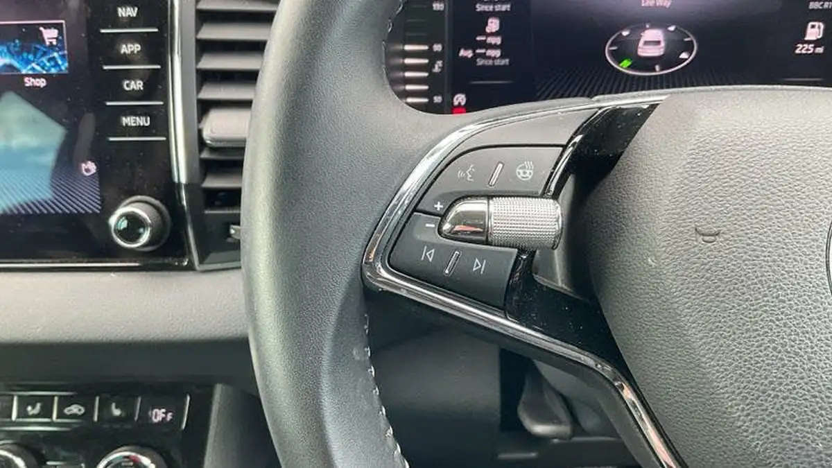 2023-skoda-karoq-10-tsi-se-l-big-25