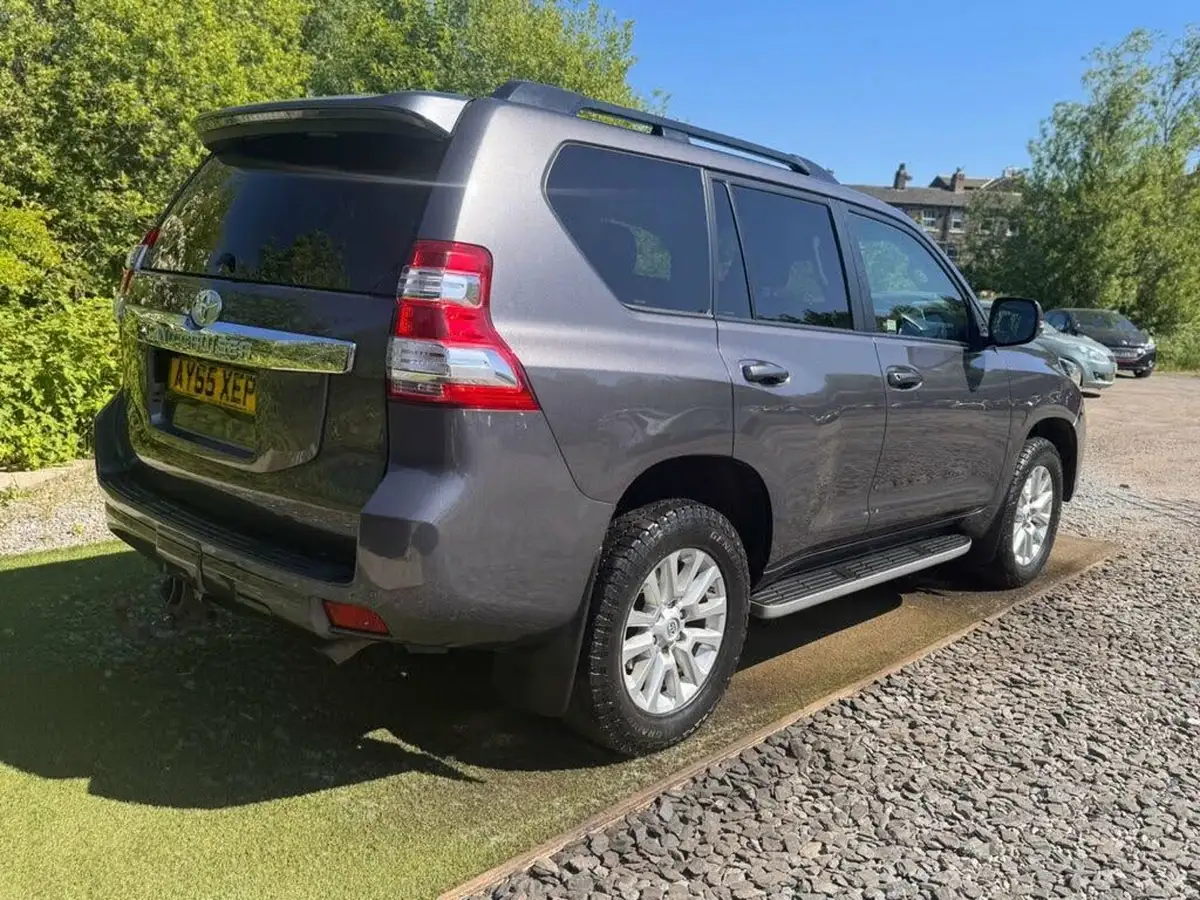 2015-toyota-land-cruiser-28d-4d-invincible-7st-big-13