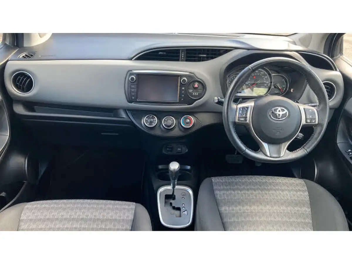 2016-toyota-yaris-133-icon-vvt-i-tss-5d-cvt-big-9