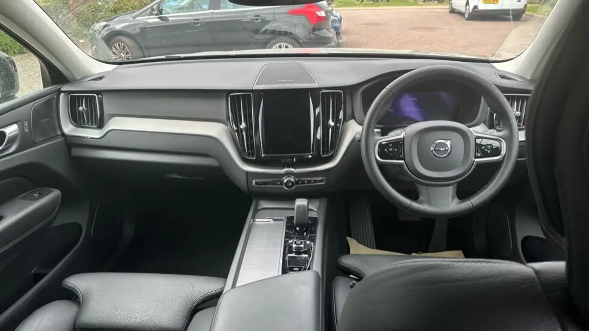 2023-volvo-xc60-20td-b4-plus-dark-big-4