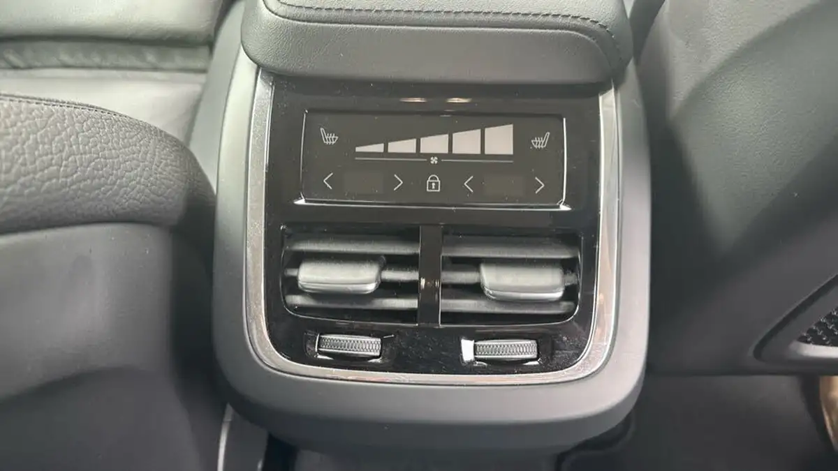 2023-volvo-xc60-20td-b4-plus-dark-big-28