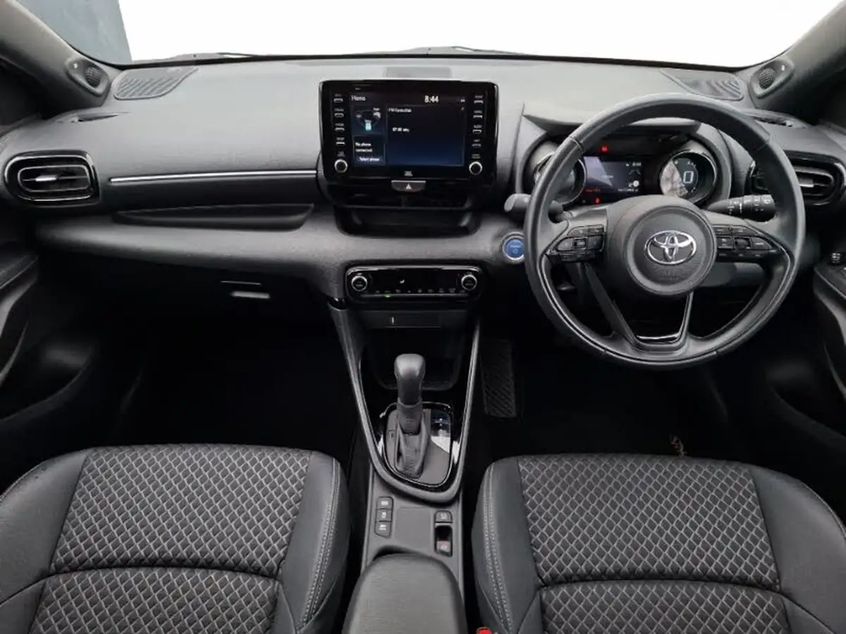 2022-toyota-yaris-15-vvt-i-dynamic-big-2