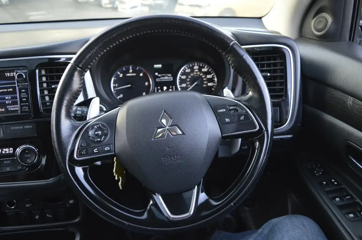 2017-mitsubishi-outlander-22di-d-4-auto-big-17