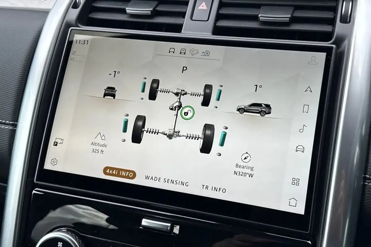 2023-land-rover-discovery-30-d300-dynamic-hse-big-46