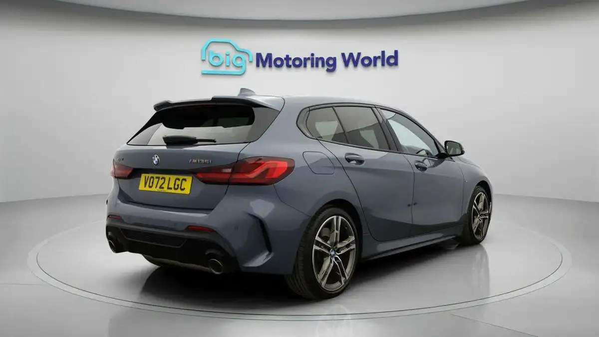 2022-bmw-1-series-20-m135i-xdrive-big-6