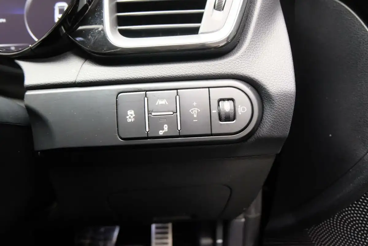 2024-kia-ceed-15-t-gdi-gt-line-s-138bhp-big-17