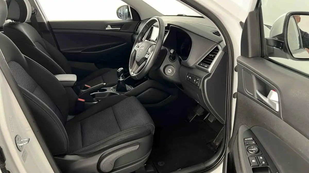 2018-hyundai-tucson-16-gdi-blue-drive-se-nav-big-15
