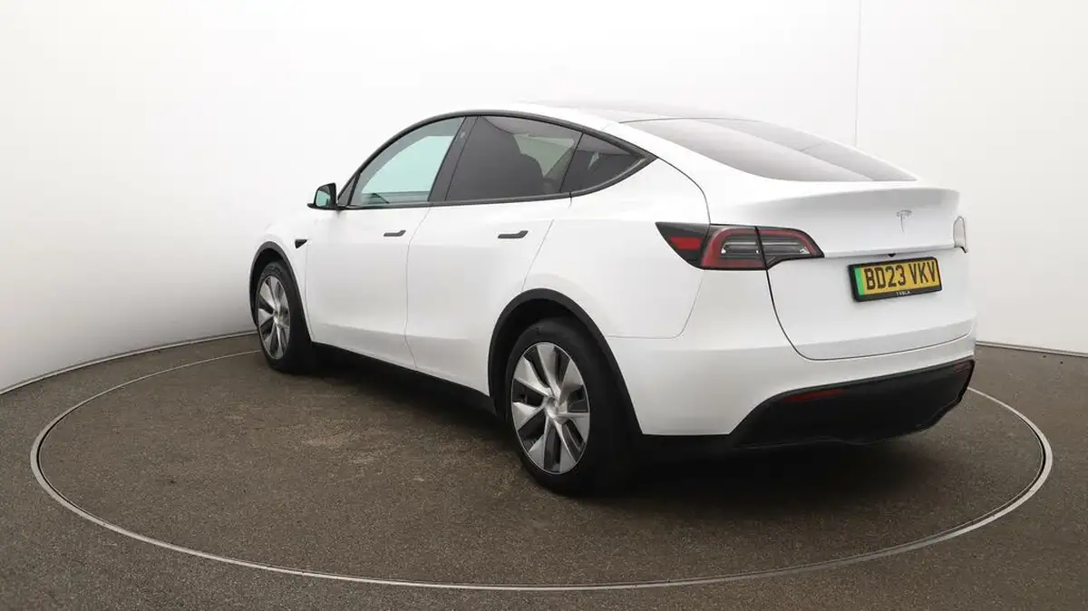 2023-tesla-model-y-e-rwd-big-61