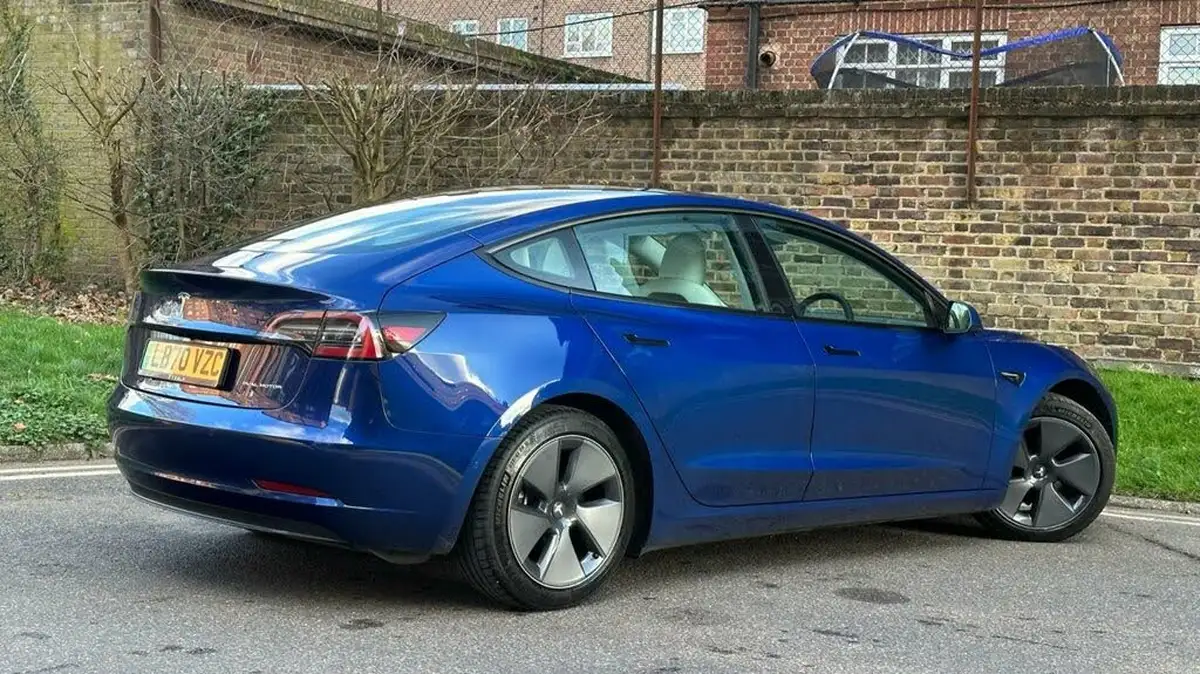 2020-tesla-model-3-e-long-range-big-7