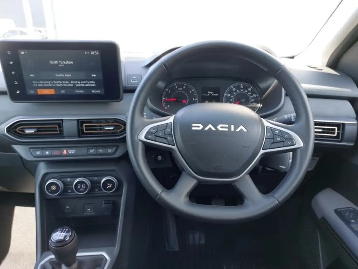 2024-dacia-sandero-stepway-10-tce-extreme-90bhp-big-6