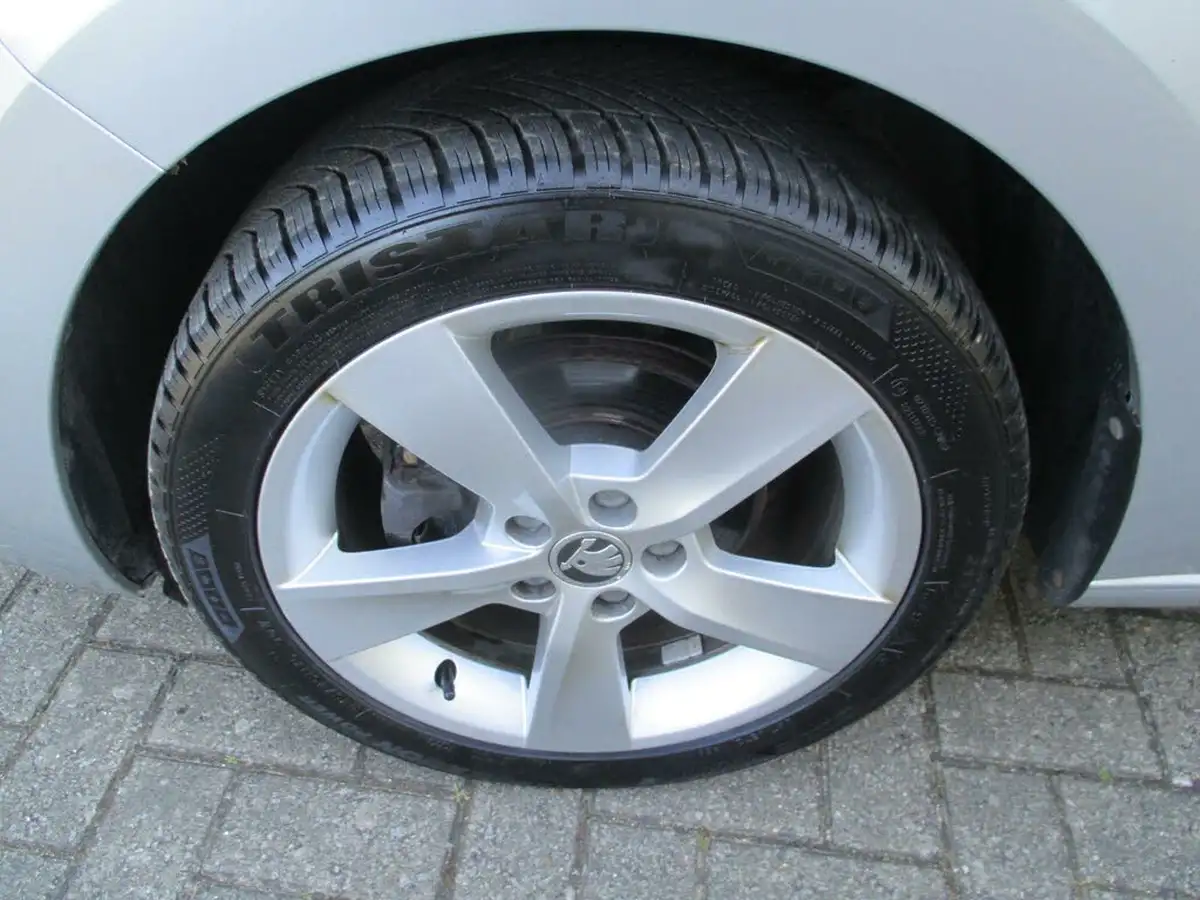 2018-skoda-rapid-spaceback-10-tsi-se-tech-95ps-ss-big-11