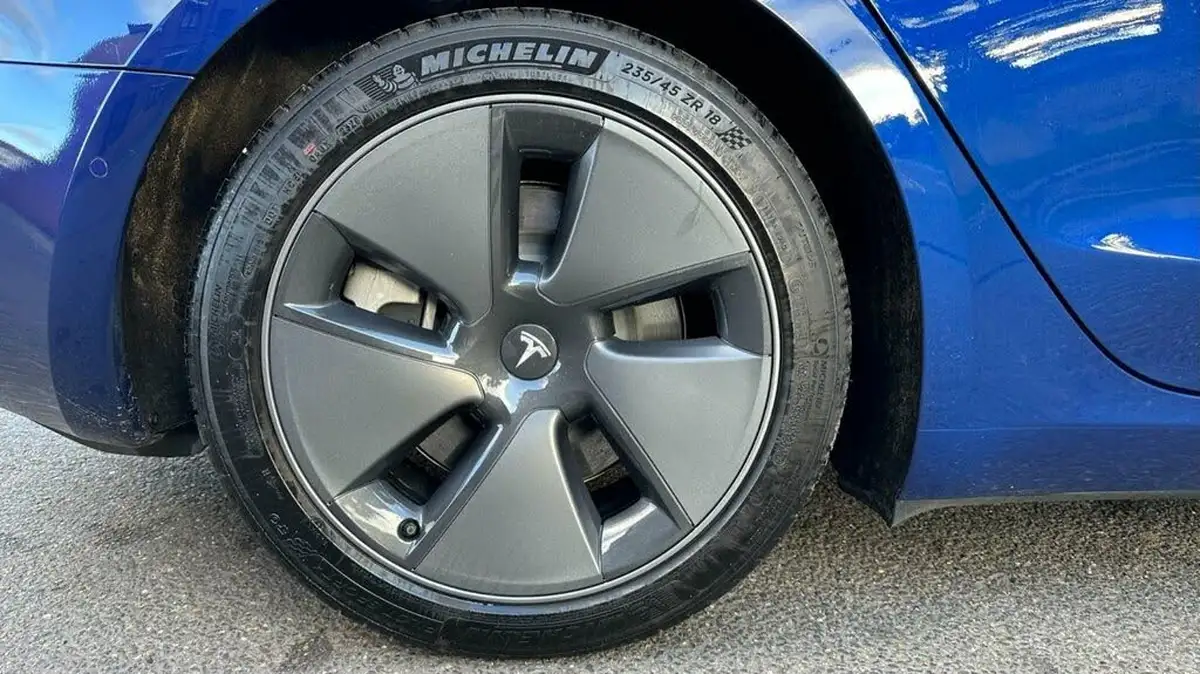 2020-tesla-model-3-e-long-range-big-35