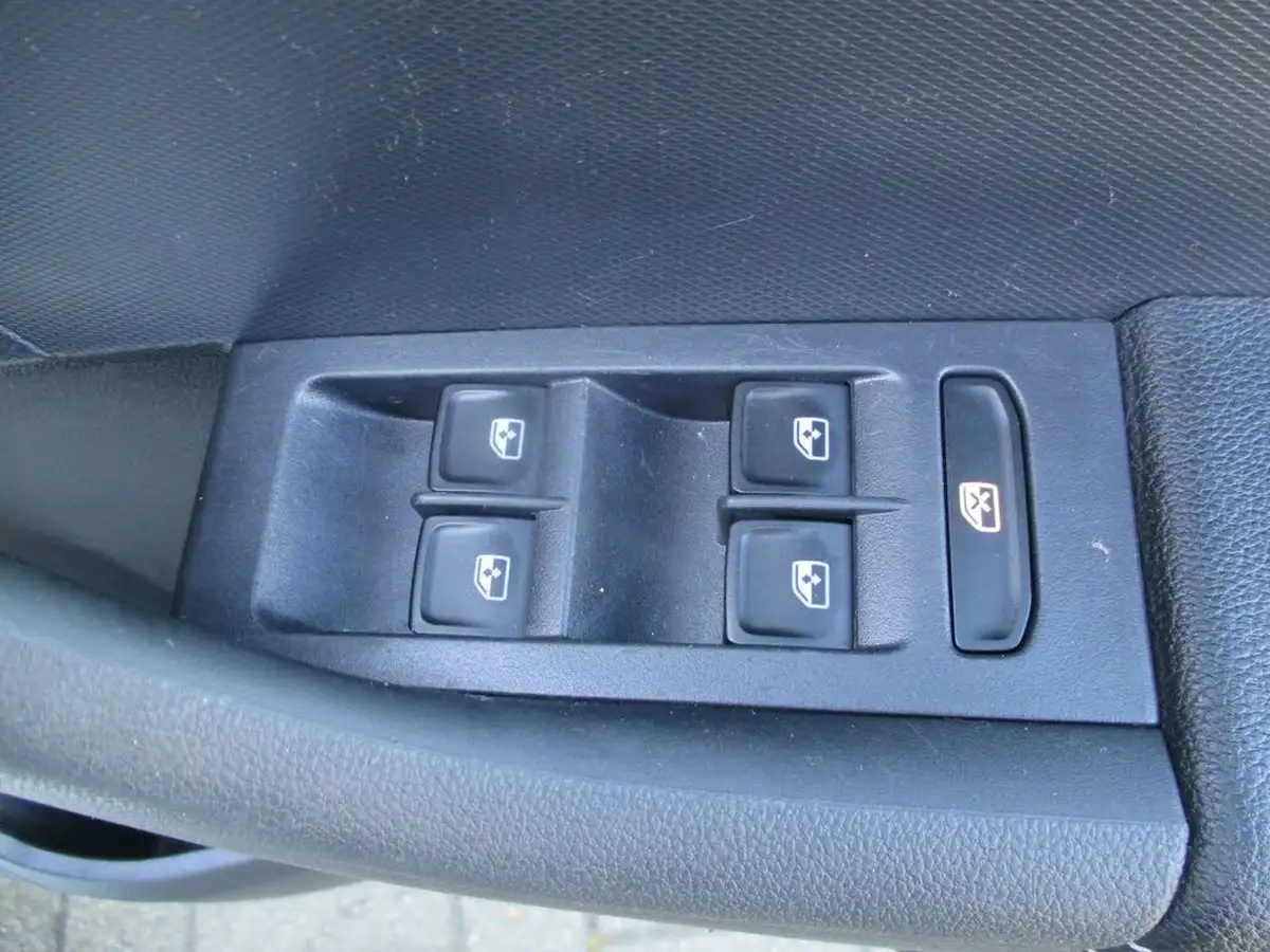 2018-skoda-rapid-spaceback-10-tsi-se-tech-95ps-ss-big-39