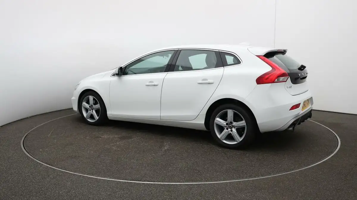 2018-volvo-v40-20-t3-r-design-nav-plus-big-32