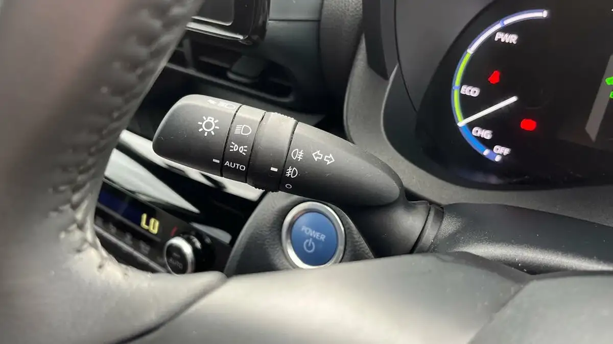2022-toyota-yaris-cross-15-vvt-i-design-big-44